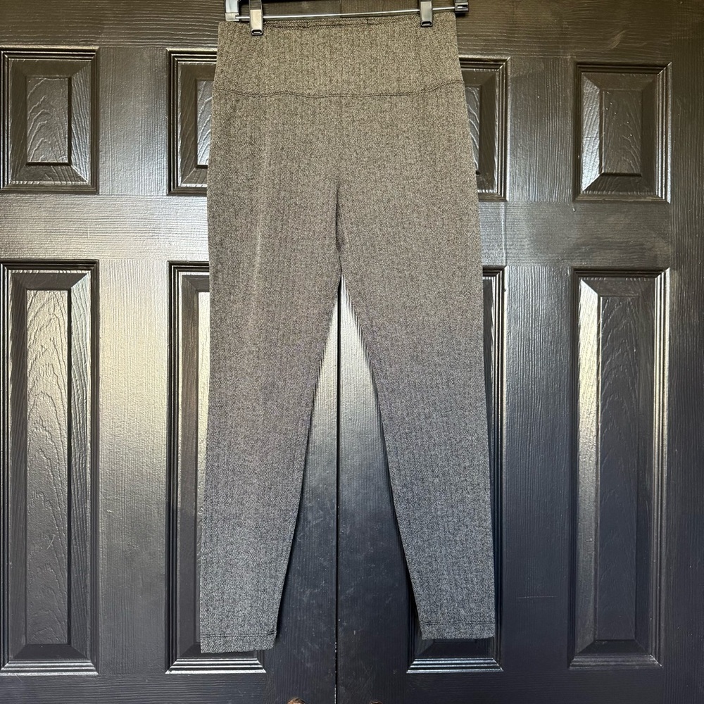 Athleta Delancey Black and Gray Herringbone Leggings with Zip Pockets Size M